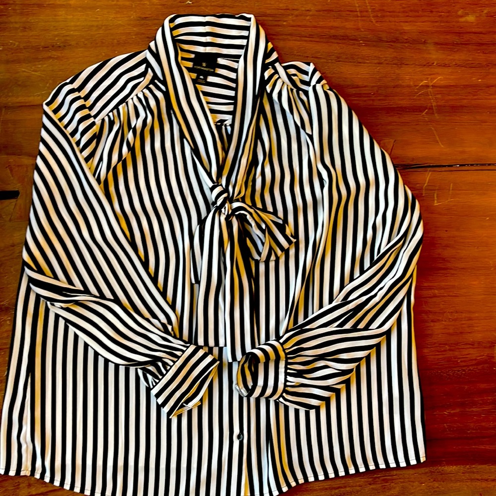 Worthington Black and White Striped Shirt. Great Condition. Smoke free home.